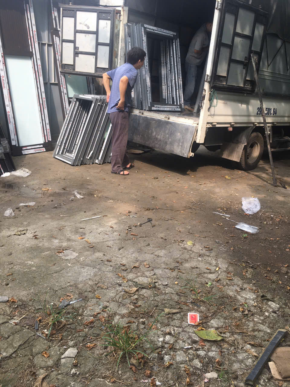 Dự Án Vận Chuyển Cửa Nhôm Kính Aluxdoor Tân Mai Đi Trần Thủ Độ An Toàn 100%